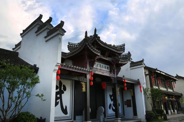 有点可爱!《父亲母亲兄弟姐妹》大魔王解锁新造型